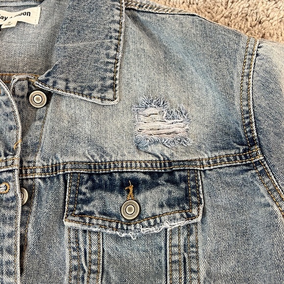 Day + Moon Love to Layer Distressed Denim Jean Jacket NWT - Picture 6 of 12